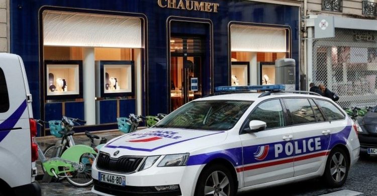 Man on scooter steals millions from upmarket Paris jeweller
