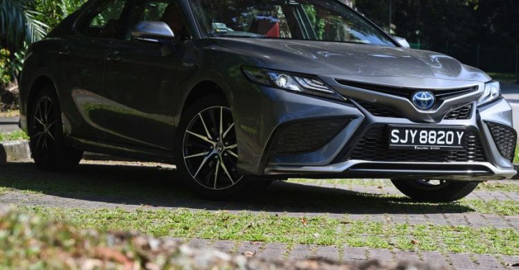 Car review: Camry Hybrid earns street cred